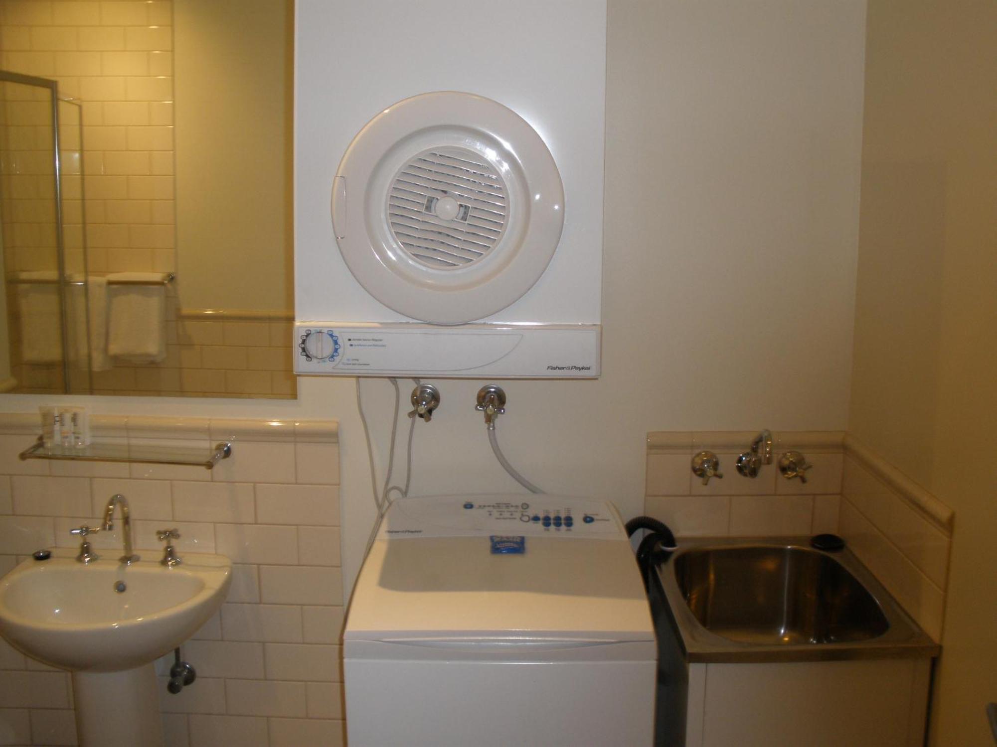 Launceston Central Apartment Hotel Official Екстериор снимка