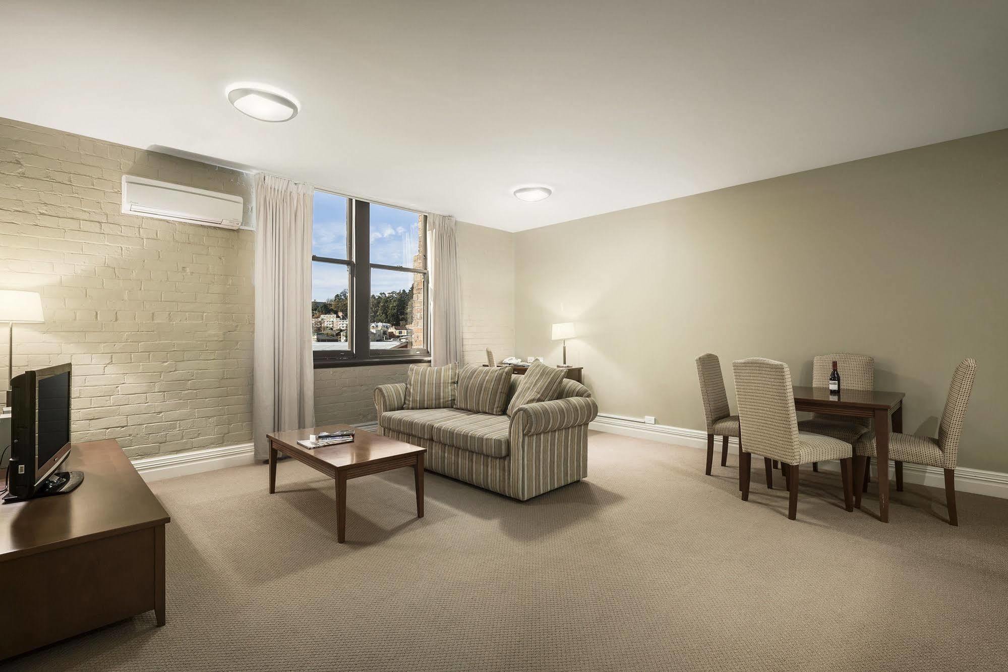 Launceston Central Apartment Hotel Official Екстериор снимка