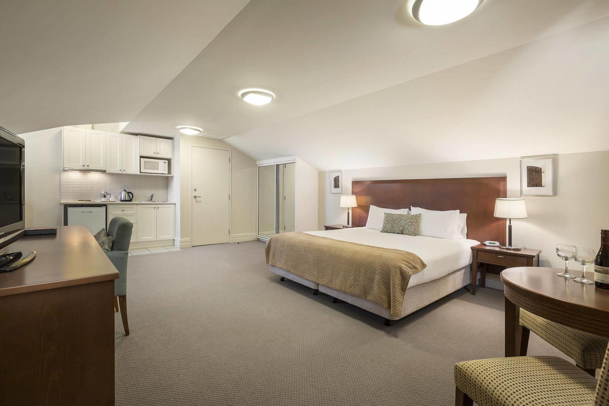 Launceston Central Apartment Hotel Official Екстериор снимка